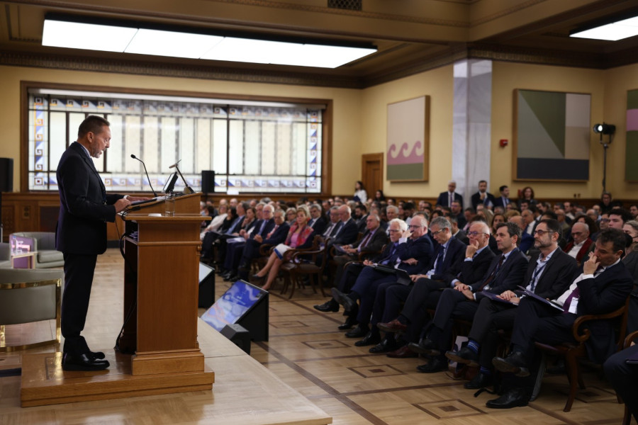 Στουρνάρας: 10 διδάγματα απ&#039;την κρίση χρέους-Τα ερωτήματα για το μέλλον