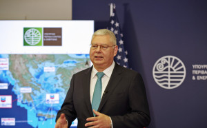 Η HELLENiQ ENERGY επεκτείνει τη στρατηγική συνεργασία της με τη Chevron και στο «Block 10»