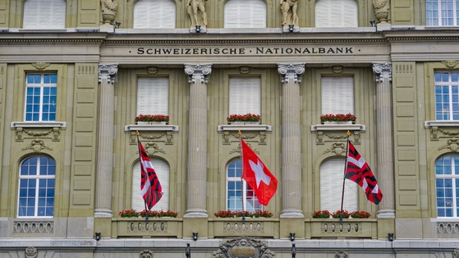 «Έκοψε» ξανά τα επιτόκια η κεντρική τράπεζα Ελβετίας