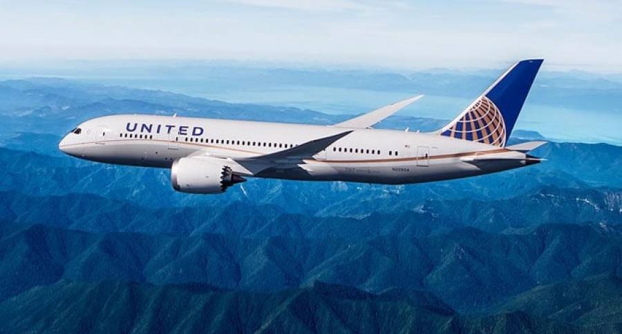 United Airlines: Απολύσεις ή περικοπές για το 1/3 του προσωπικού