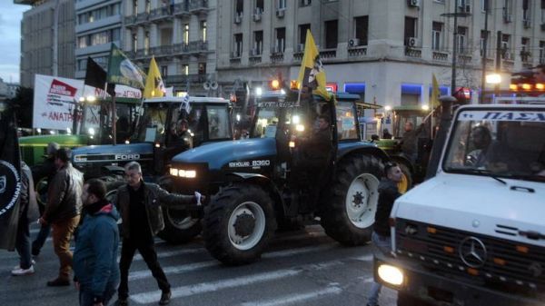 Στα μπλόκα επιστρέφουν οι αγρότες- Στον... χρόνο επενδύει η κυβέρνηση