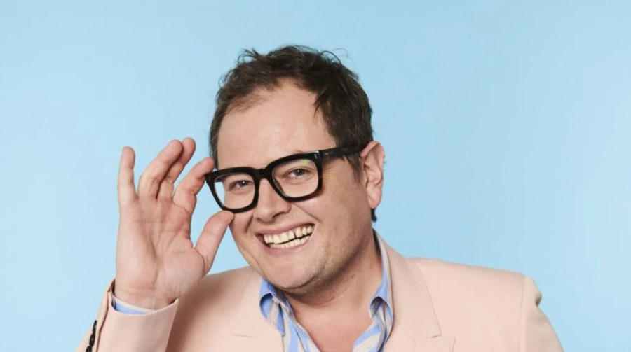 Alan Carr: Ο διάσημος Βρετανός κωμικός στην Αθήνα για μία παράσταση στον Φιλολογικό Σύλλογο Παρνασσός