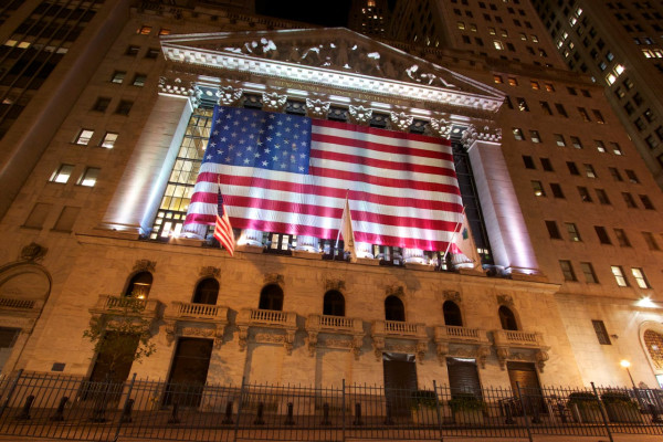 Νευρικότητα στη Wall Street με το βλέμμα σε ομόλογα, Μέση Ανατολή και επιτόκια
