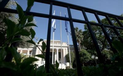 Το Μαξίμου εύχεται να έδινε συνεντεύξεις συχνότερα ο κ. Μητσοτάκης