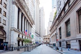 Ελεγχόμενη πτώση στη Wall Street
