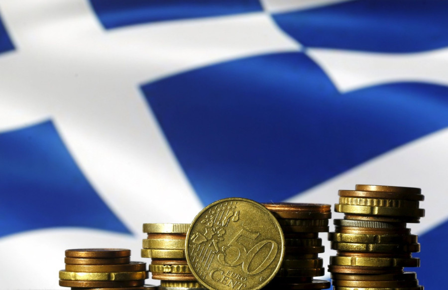 Κομισιόν: Βιώσιμο το ελληνικό χρέος- Πού εφιστά την προσοχή